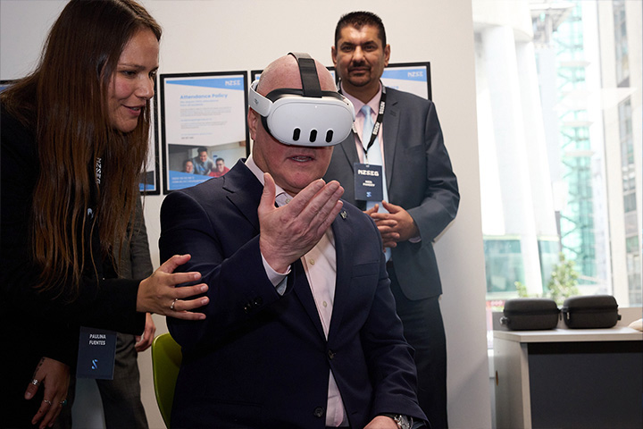 Prime Minister Luxon tries virtual reality